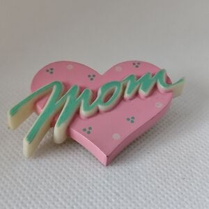 3/$25💙VTG MOM Heart Brooch Plastic 3D Pin Gibson